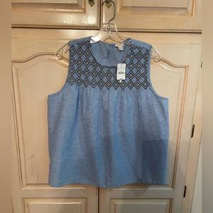 NWT size 14 Banana Republic light blue chambray top. It is accented with navy !